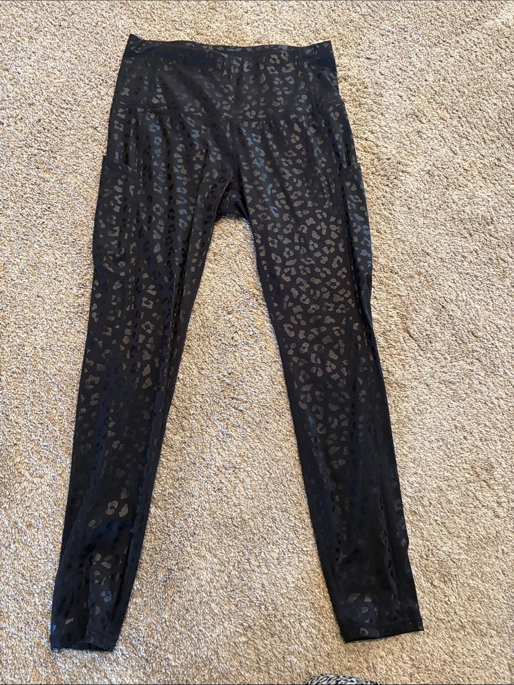 High-Rise Black Leopard Shine Leggings with Side Pockets